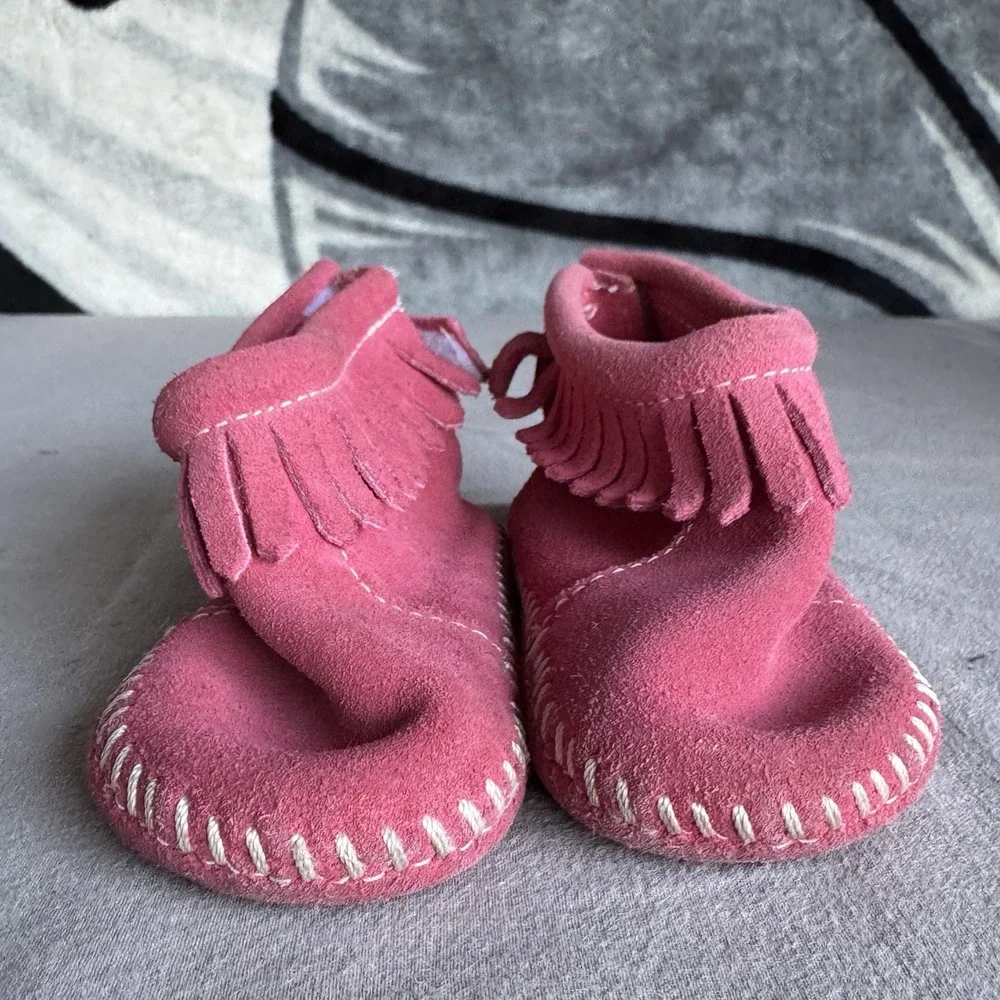 Size 4c - Minnetonka  Leather Moccasins Baby/toddler Pink #1180
